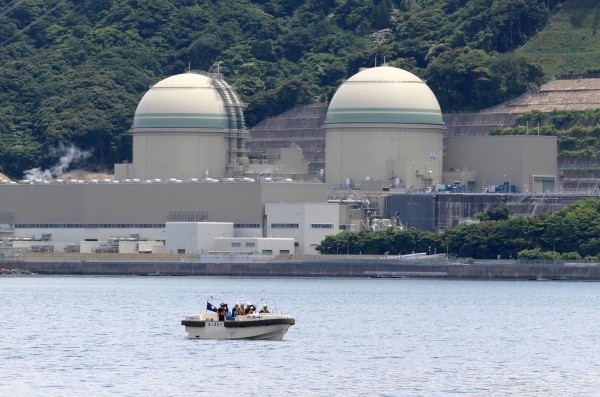 關西電力昨重啟福井線的大飯核電廠3號機，民眾對此反對聲浪不減反增，原因是當事故發生時的避難計畫尚有疑慮。圖為福井縣高濱3號核電廠。（法新社）