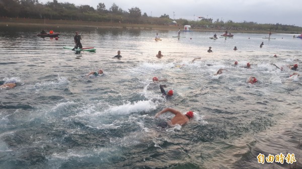 IRONMAN 70.3 Taiwan鐵人三項國際賽今天在台東開賽。（記者黃明堂攝）