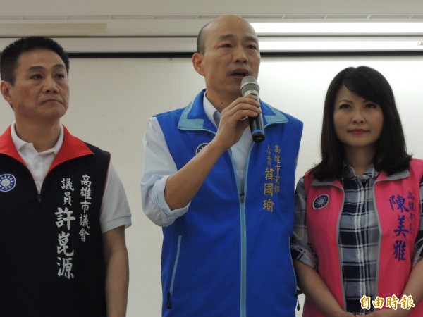 韓國瑜（圖中）將參選高雄市長？吳敦義指要看韓的努力及社會接受度。（資料照）