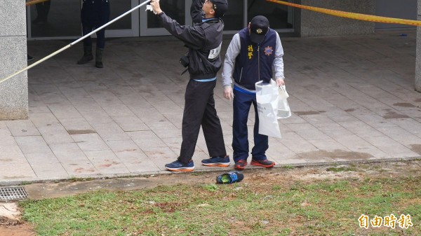 金大生疑墜樓，警方到場採證。（記者吳正庭攝）