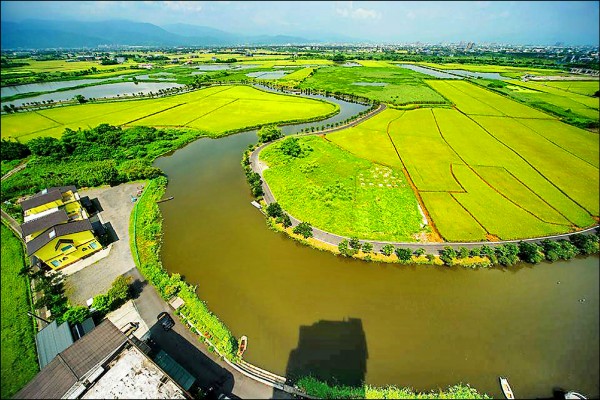 玩在五結 五十二甲溼地 看雁鳥群飛的私房景點 雲上的那道曙光 痞客邦