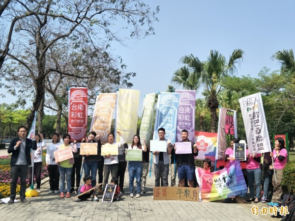 台南挺同團體，今日舉辦記者會號召「異同去郊遊」。（記者邱灝唐攝）