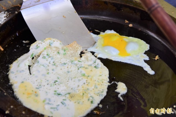 嘉義市「豆奶攤早餐店」因漏開1顆蛋的5元發票被記點，業者將計就計，順勢推出5元優惠活動，獲得網友熱烈響應。（資料照）