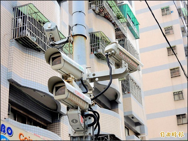 監視器對準鄰居家門口老師判賠萬元 社會 自由時報電子報