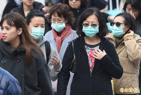中國甘肅沙塵暴預計今晚（6日）隨大陸冷氣團南下，PM10濃度可達每立方公尺200-250微克，提醒民眾週末外出要留意空氣品質。（資料照）