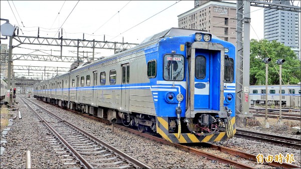 台鐵9成莒光號和復興號都是30年舊車。圖為區間車。（資料照，記者王駿杰攝）