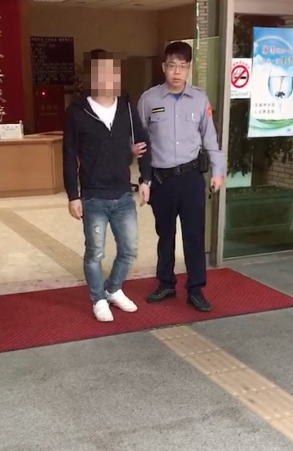 黃男被警方移送法辦。備註：照片來源為三重分局。（記者曾健銘翻攝）