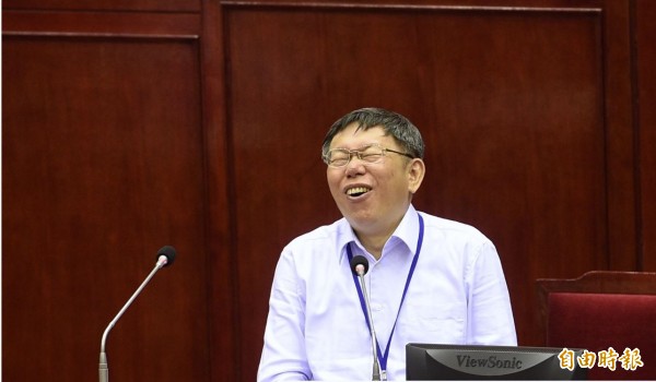 台北市長柯文哲11日於市議會答覆議員質詢。（記者羅沛德攝）