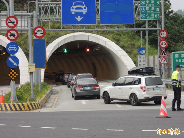 蘇花改可望在5月5日開放大客車行駛，大客車車距設定100公尺，圖為北端出入口蘇澳隧道。（資料照，記者江志雄攝）