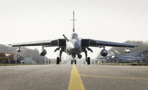 英國皇家空軍派出4架龍捲風戰鬥機，發射暴風影飛彈轟炸敘利亞。（歐新社）