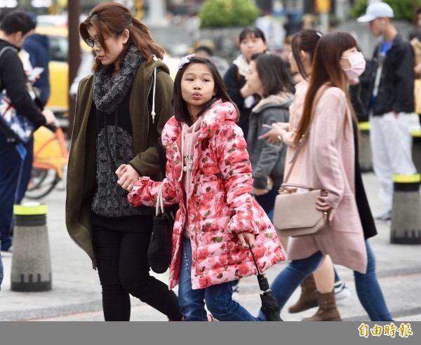 鋒面通過中部以北降雨降溫明顯，今白天獲短暫轉乾空檔，入夜後水氣接近，天氣再度轉為不穩定。（資料照）