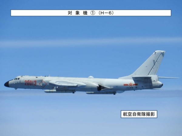 中國昨天派出戰機「繞島巡航」，日本派出戰機緊急升空予以應對。（圖擷自日本防衛省統合幕僚監部）