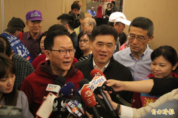 國民黨台北市長參選人丁守中（左）。（資料照）