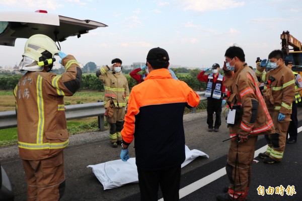 國道警察在中山高台南麻豆路段執勤殉職，令人哀慟。（記者萬于甄攝）