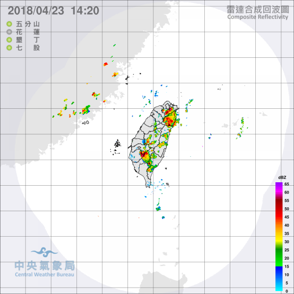 氣象局在下午2點06分針對台南及高雄山區發布即時天氣訊息，呼籲民眾注意瞬間大雨、雷擊、強陣風及冰雹。（中央氣象局）