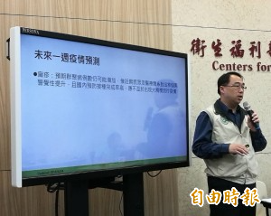 疾管署疫情中心副主任郭宏偉說明疫情。（記者林惠琴攝）