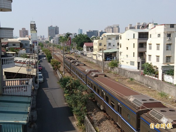 台南鐵路地下化工程目前正在進行土地徵收協議價購。（記者洪瑞琴攝）