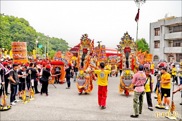 埔里媽祖文化節的媽祖遶境，全程徒步、不放煙火、不燒金紙，使用電炮車，堅持辦最環保廟會。
 （記者陳鳳麗攝）