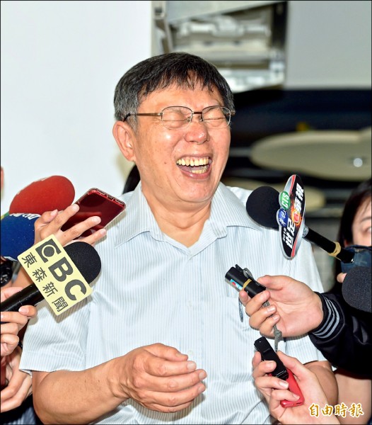 民進黨選對會預計週三針對台北市長選戰討論對策，台北市長柯文哲說，民進黨還沒找他談。（記者方賓照攝）