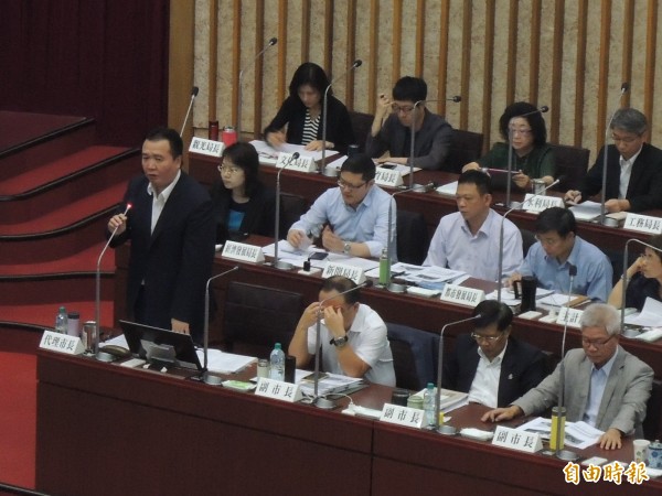 高市代市長許立明表示，關於警察繁重勤務加給、市府會朝此方向研擬（記者王榮祥攝）