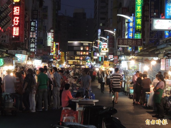 入口網站蕃薯藤旗下《yamNews》，日前讓網友票選「全台最爛夜市」，六合夜市以19%得票率，位居排行榜第二。示意圖。（資料照）