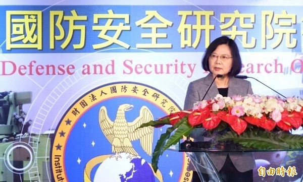 多明尼加與我斷交，蔡英文總統出席「財團法人國防安全研究院」揭牌典禮時發表談話時，稱對岸為「中國」，不過，黨政人士表示，目前兩岸政策仍是依據「中華民國憲法」與「兩岸人民關係條例」，沒有改變。（資料照，記者劉信德攝）