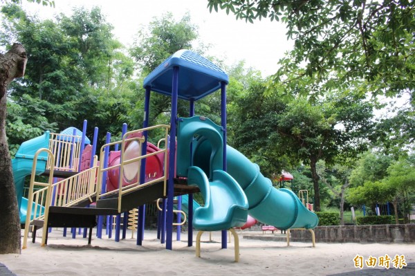 彰化市公園綠地的兒童遊樂設施，絕大多數都未通過安全檢測，家長聽了崩潰直呼離譜。（記者張聰秋攝）