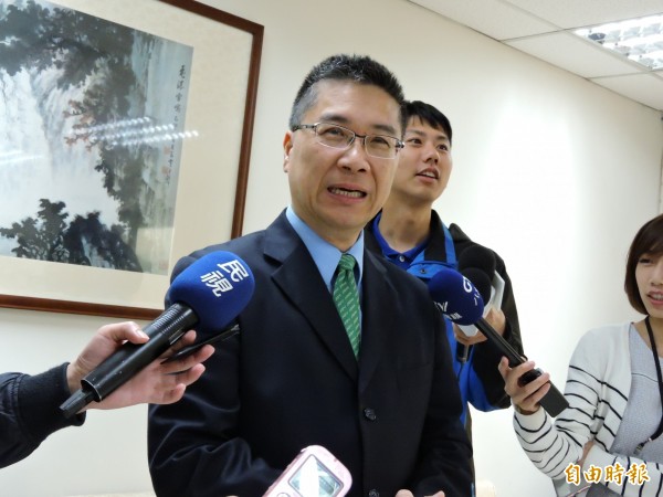 行政院長賴清德在今年勞動節前夕提到，「勞工平均薪資逼近5萬元」，引起網友熱議。行政院發言人徐國勇今天指出，這是國際標準算法，全世界的國家都是用這種方式計算。（記者賴筱桐攝）