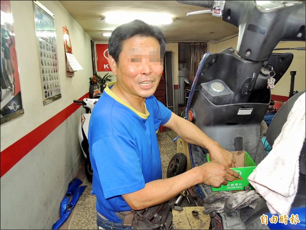 蔡姓機車行老闆被滿樓上亂倒尿，以五字經罵對方，基隆地院認為不過是在宣洩情緒，判他無罪。（記者林嘉東攝）