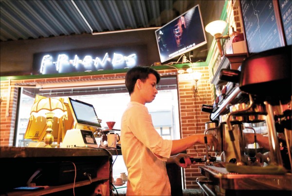 中國上海市一家名為「Central Perk」的《六人行》主題咖啡店。（法新社檔案照）