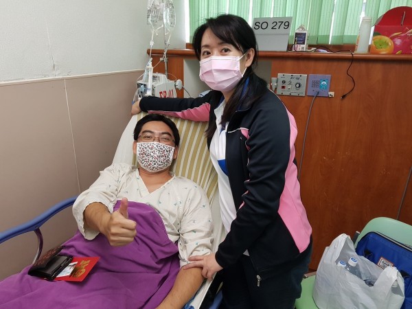 中華電信員工張孟偉臉書貼出照片報平安，宣告出院。（翻攝張孟偉臉書）