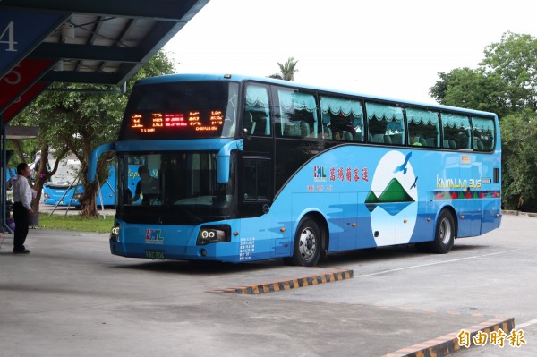 葛瑪蘭客運調整夜班車發車時間，引發民眾怨言。（記者林敬倫攝）