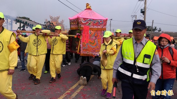 白沙屯媽祖北港進香沿途都有交通管制，呼籲用路人注意。（記者廖淑玲攝）