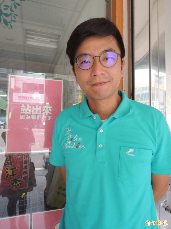 從綠黨轉為加入民進黨的前新竹縣議員周江杰，今天親口證實接下民進黨客家部主任一職，預定21日走馬上任，未來將端出超越以往的客家文化扎根活動。（記者廖雪茹攝）