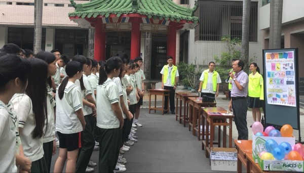 國三會考結束，興國高中舉辦「科學魔法教室」闖關，舒緩學生緊張心情，也鼓勵多元學習。（圖由興國高中提供）（記者王涵平攝）