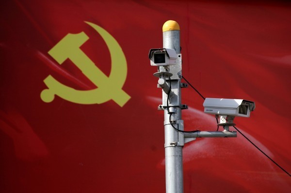 中國「天網」監控系統無所不在，截至2017年底已有1.7億個監控鏡頭遍布各地，當局計畫未來3年要再安裝4億個。（路透）