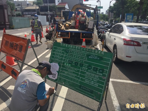 道路挖掘管理中心發揮單一窗口功能，1年來減少重複挖掘近1600次。（記者葛祐豪攝）