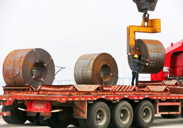 加拿大宣布對中國、南韓和越南進口的鋼材展開調查，以確認是否有傾銷行為。圖為中國江蘇南通工廠鋼材。（法新社）