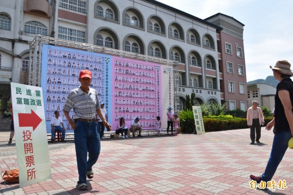 民進黨全國黨代表選舉，高雄旗山區投開票所今天重投票。（記者蘇福男攝）