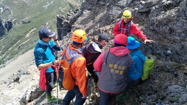 郭姓山友登玉山迷路，動員大批人力上山救援，他獲後卻不願下山。（記者黃佳琳翻攝）