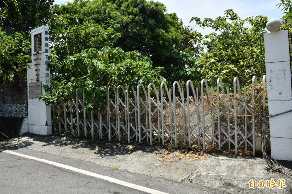 開發基地大門緊閉。（記者蔡宗憲攝）