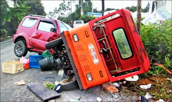 農用車載蔬果赴市場老夫婦慘被超車壓死 社會 自由時報電子報