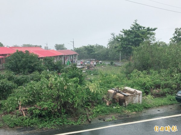 小琉球整天下雨。（記者陳彥廷攝）