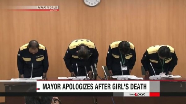 高槻市市長濱田武今日下午召開記者會，為女童之死道歉。（圖擷取自NHK影片）