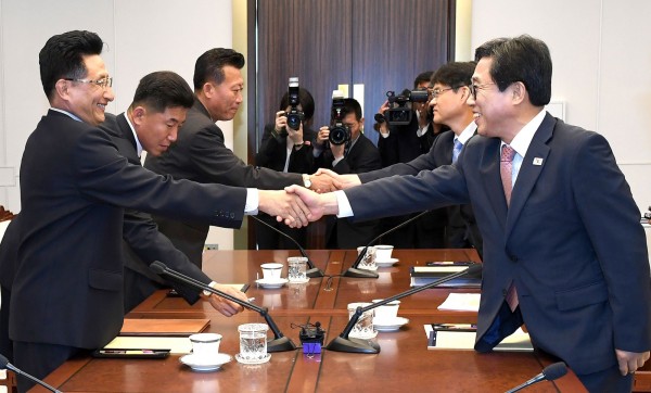 南韓文化體育觀光部週一表示,兩韓當天在板門店舉行兩韓體育會談時,商定7月4日左右,在平壤舉行以兩韓統一為主題的籃球賽。(法新社) 南韓文化體育觀光部週一表示,兩韓當天在板門店舉行兩韓體育會談時,商定7月4日左右,在平壤舉行以兩韓統一為主題的籃球賽。(法新社)