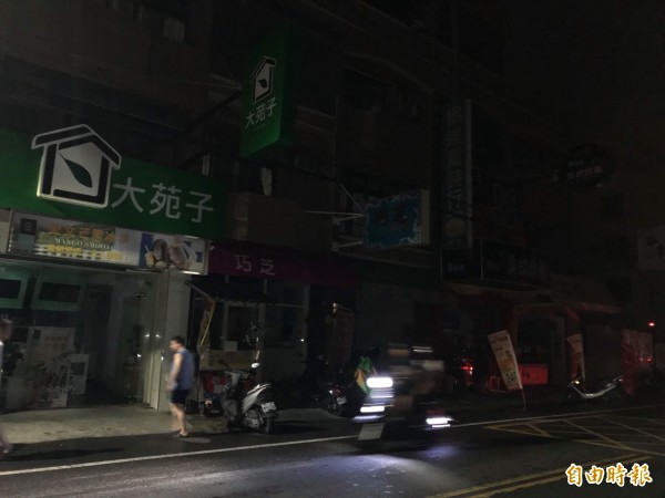 彰化市今晚驚傳大停電！包括大埔路、仁愛東街等重要路段都陷入停電。（民眾提供）