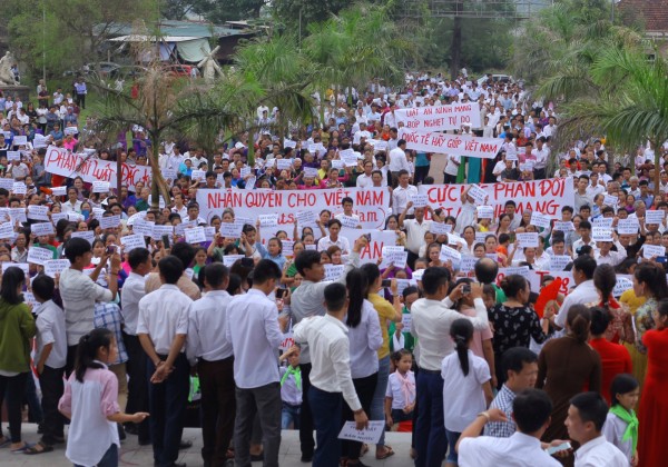 越南勞工抗議政府「新經濟特區」政策，在各地發起罷工，大量民眾上街參與反中示威。（路透）