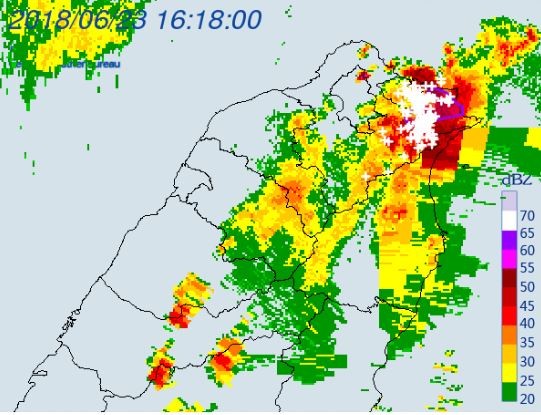 氣象局對新北市發布大雷雨即時訊息，持續時間至下午5點30分止。（擷取自中央氣象局）