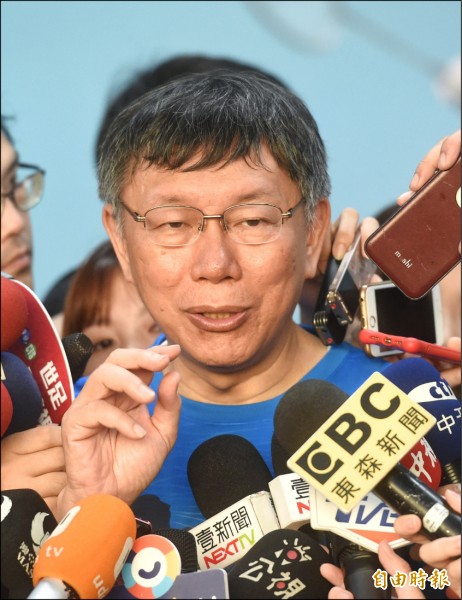 台北市長柯文哲上週拜會立法院長王金平，他再度表明「沒選上就回去當醫生」。圖為柯文哲昨出席羽球邀請賽情形。（記者方賓照攝）