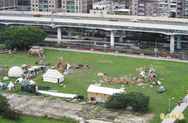 台北地檢署偵辦華山分屍案，專案小組發現嫌犯陳伯謙除了將高女分屍肢解成7袋屍棄陽明山，高女雙邊乳房竟被利刃平整切除，更為離奇的是陳男竟用類似麥飯石的礦物粉灑在乳房上。（資料照，記者廖振輝攝）